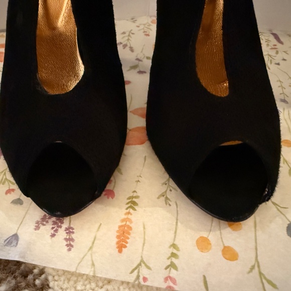 Ann Tuil Black Suede Peep-Toe Pumps - Size 8 - Picture 6 of 14
